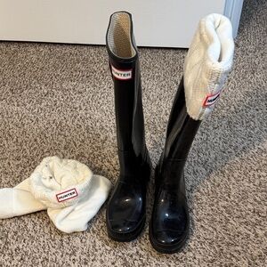 Hunter Glossy Black Boots with Cream Knit Socks